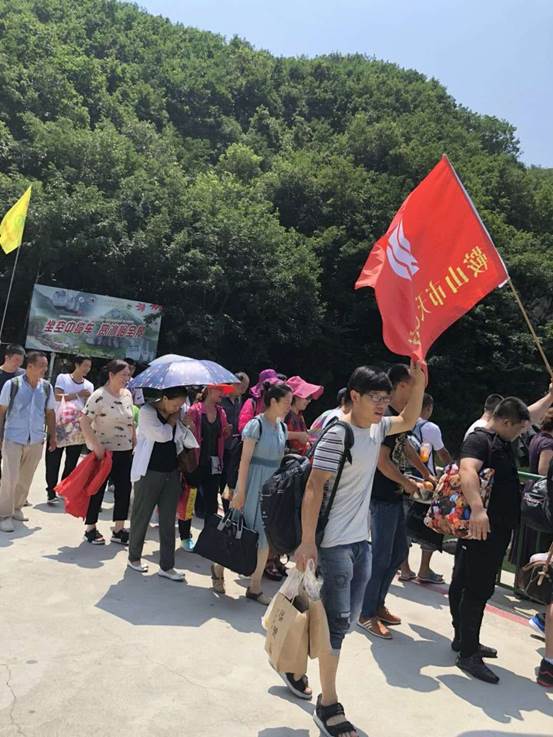 鞍山市天乙門(mén)窗有限公司組織全體員工開(kāi)展了每年一度的“清涼夏日游”團(tuán)建活動(dòng)(圖2) 鞍山市天乙門(mén)窗有限公司組織全體員工開(kāi)展了每年一度的“清涼夏日游”團(tuán)建活動(dòng)(圖2)
